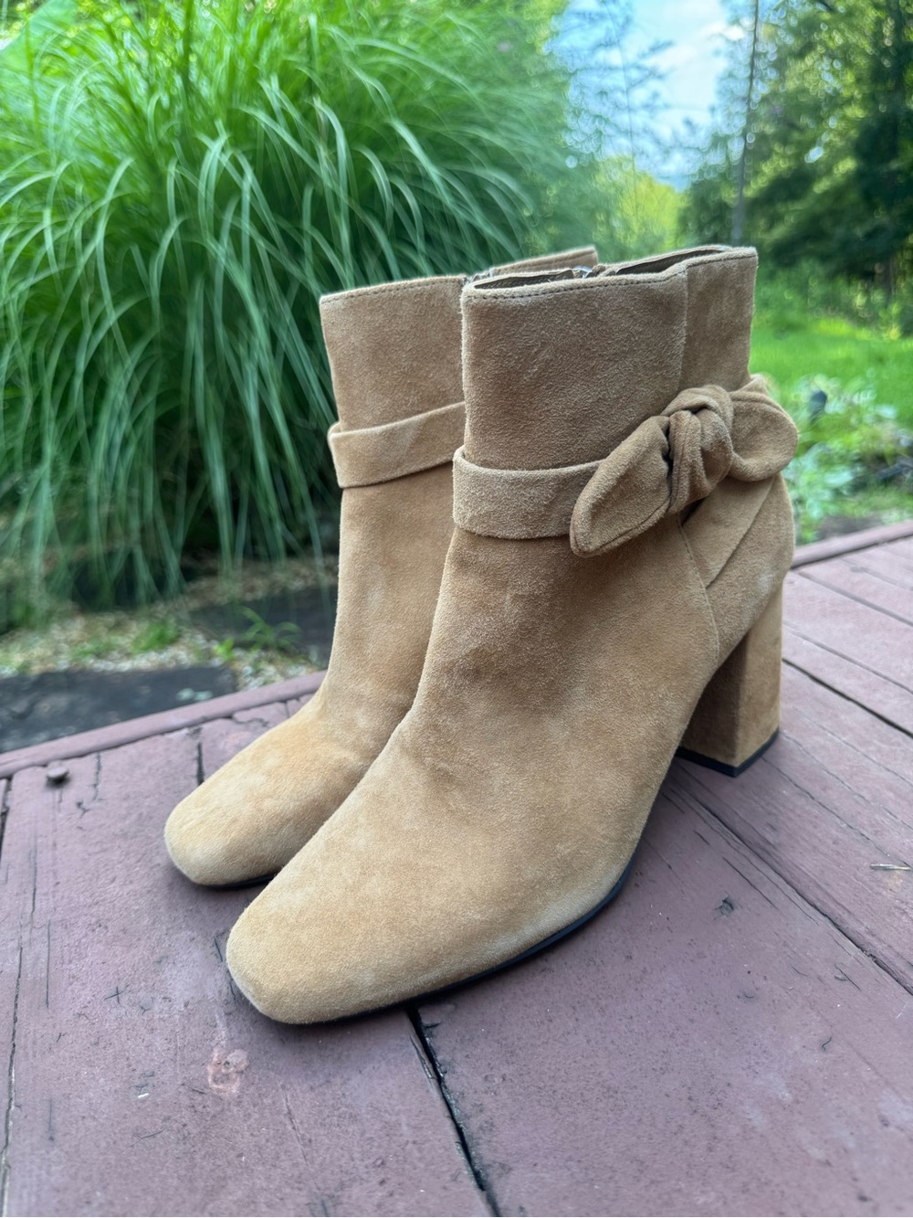 Bella Vita Designer Boots NWOT Tan Suede with Bow Accent & Sole Design | 11 WW